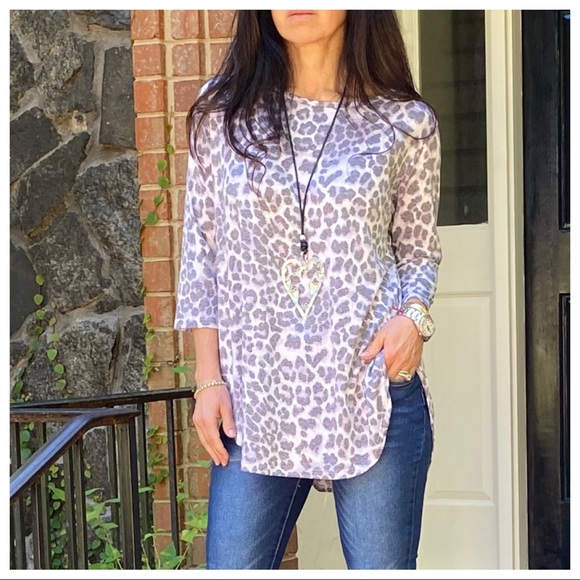 ✨LAST ONES✨Grey Leopard loose fit chic tunic top - Picture 8 of 9